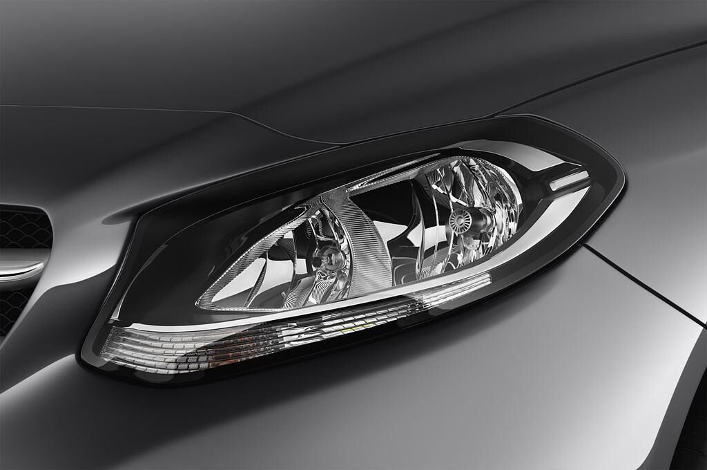 Mercedes B-Class (Baujahr 2017) Style 5 Türen Scheinwerfer