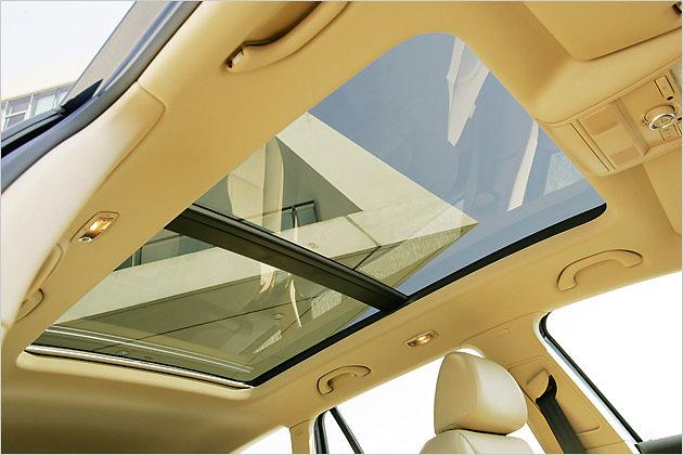 Optional ist auch ein Panorama-Glasschiebedach erhältlich