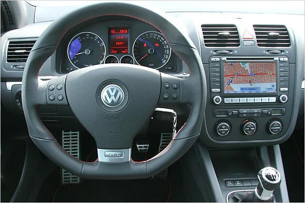 Typisch Golf: Die klare Anordnung der Instrumente