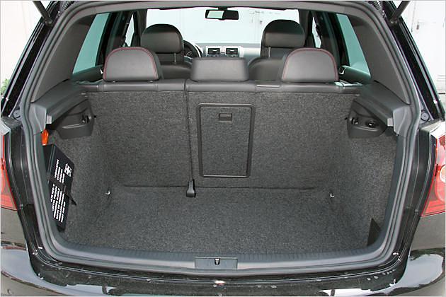 350 Liter Gepäck fasst der GTI-Kofferraum in der Standardkonfiguration