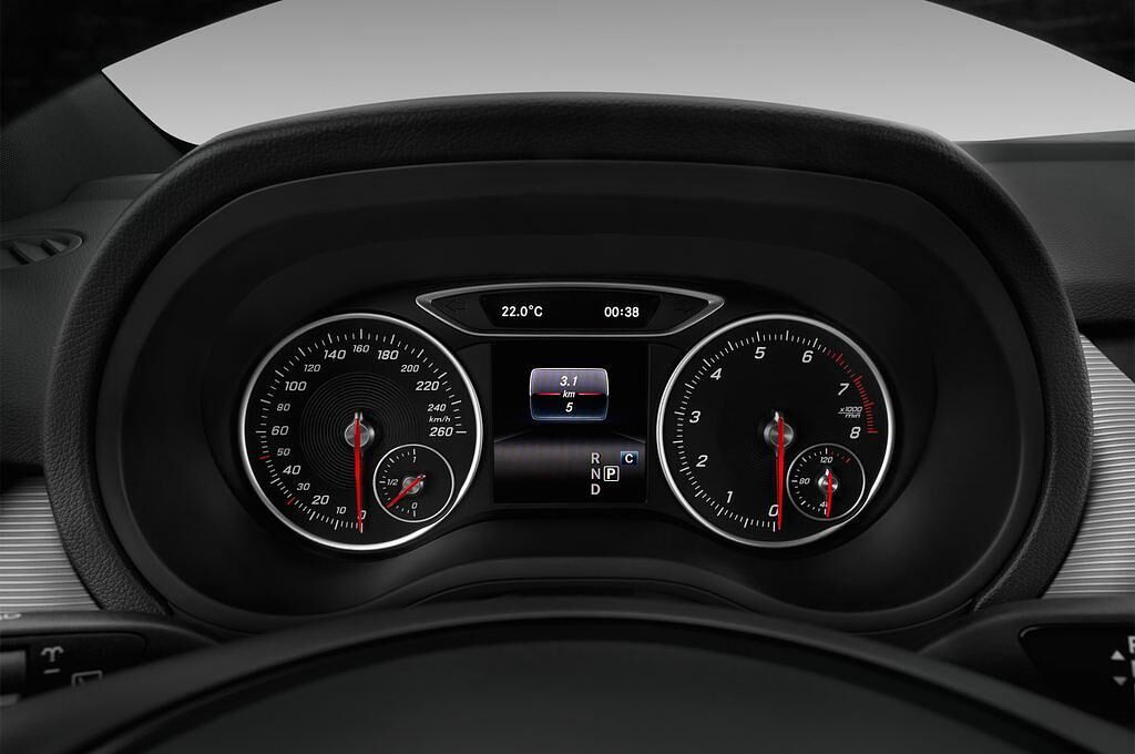 Mercedes B-Class (Baujahr 2017) Style 5 Türen Tacho und Fahrerinstrumente