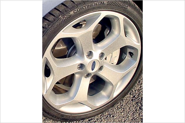 Die dicken Rad-Speichen gehören zum Ford Focus ST