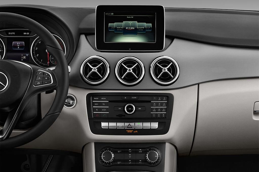 Mercedes B-Class (Baujahr 2017) Style 5 Türen Mittelkonsole