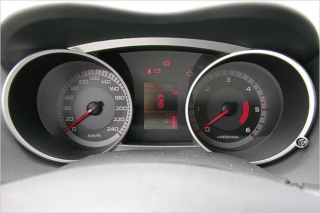 Klar und schick: Die Instrumente des Citroën C-Crosser