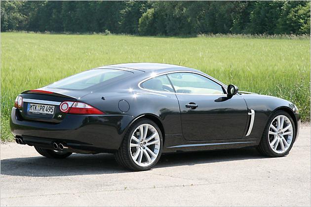 Die 275er-Breitreifen hinten hinterlassen einen immensen Eindruck