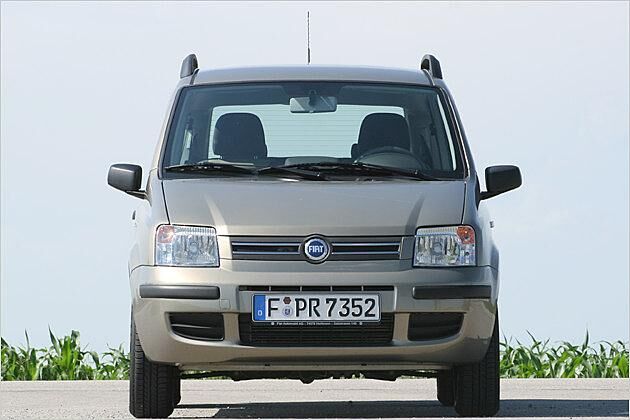 1,61 Meter: Die Dachreling macht den Panda noch drei Zentimeter höher