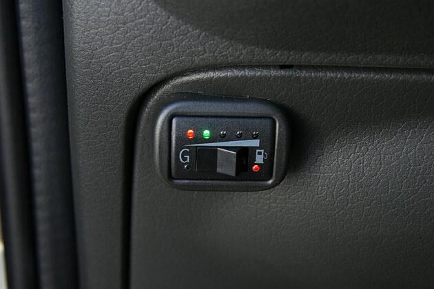 Die Füllstandsanzeige für die Gastanks befindet sich links unten am Armaturenbrett