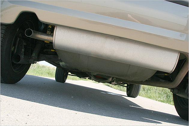 Die Erdgastanks liegen beim Panda Natural Power unter dem Fahrzeugboden