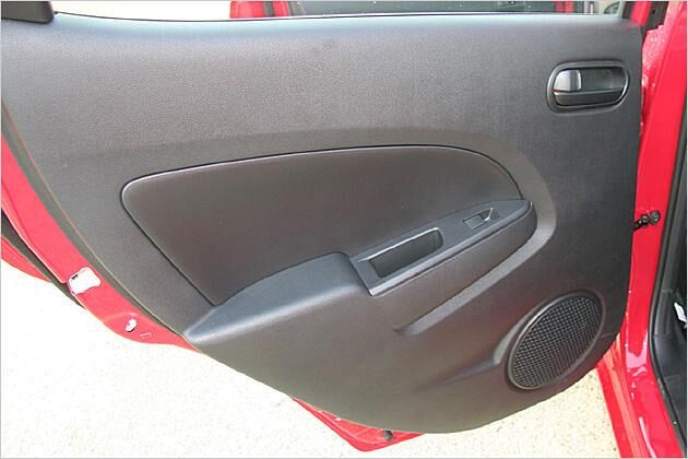 Ablagen in den Fondtüren für Taschenbücher oder Ähnliches fehlen