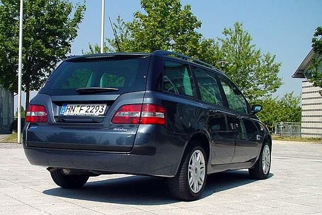 Praktisch: Rammschutzleisten an dem massigen Heck