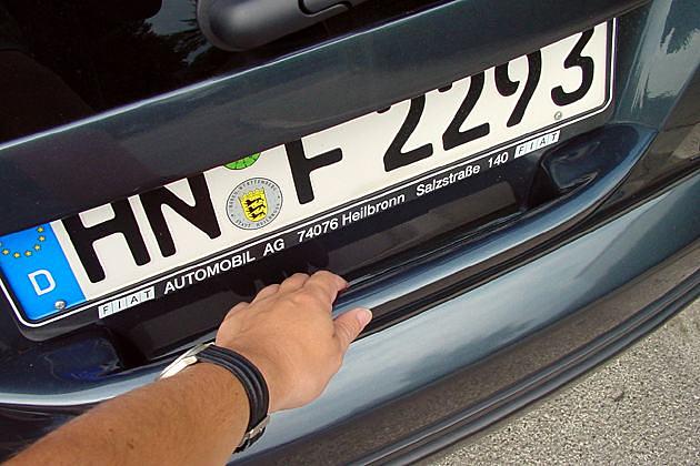 Praktisch: Bügel der Heckklappe mit integriertem Öffnungsmechanismus