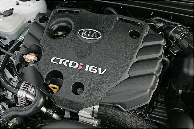 Der 2,0-Liter-Diesel zieht bärig durch. Sein zusätzliches Gewicht verschlechtert das Handling