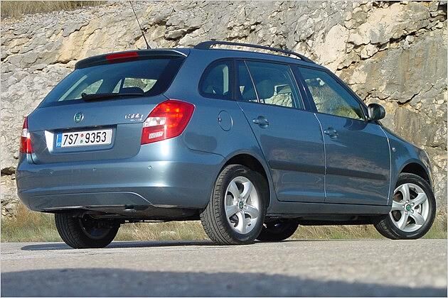 Die schwarze Dachreling gibt es auf Wunsch ohne Aufpreis dazu