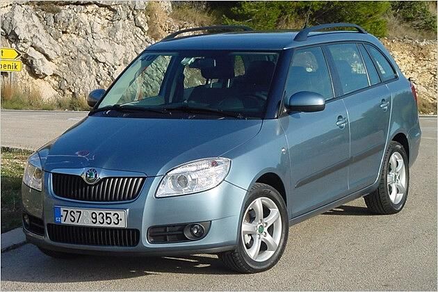 Fast 1,50 Meter: Am auffälligsten am Fabia Combi ist die hohe Karosserie