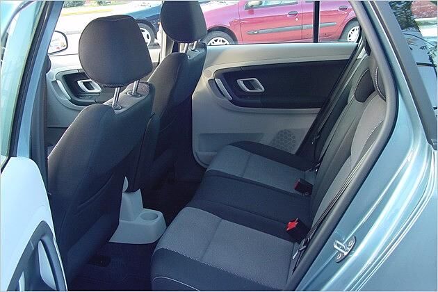 Im Fond gibt es reichlich Platz vor den Knien