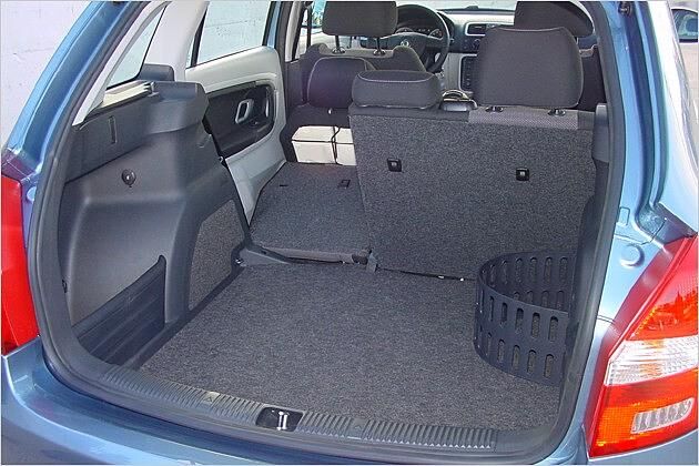 Nach dem Umklappen der Rücksitze bleibt eine störende Schwelle