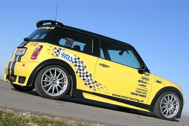 Die Seitenschweller ziehen den Schwerpunkt optisch noch weiter nach unten