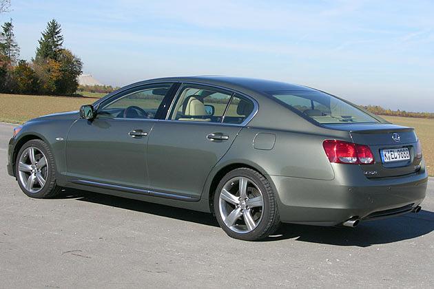 Im Luxury-Line-Paket enthalten sind mächtige 18-Zoll-Alus