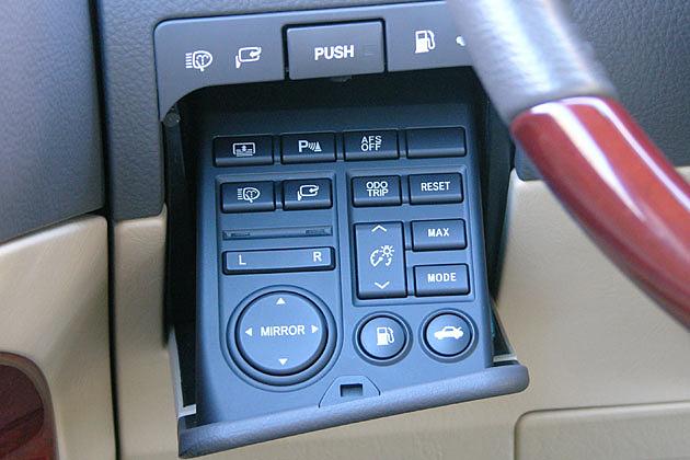 Versteckt: Einige Schalter verbergen sich in diesem Auszug links vom Lenkrad