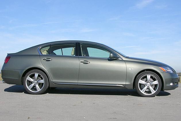 Trotz der abfallenden Dachlinie haben die Passagiere im Fond genug Kopffreiheit