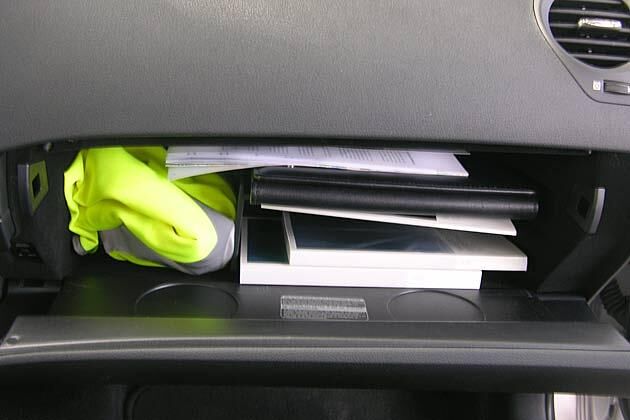 Zusätzlichen Platz für Kleinkram bietet das Handschuhfach