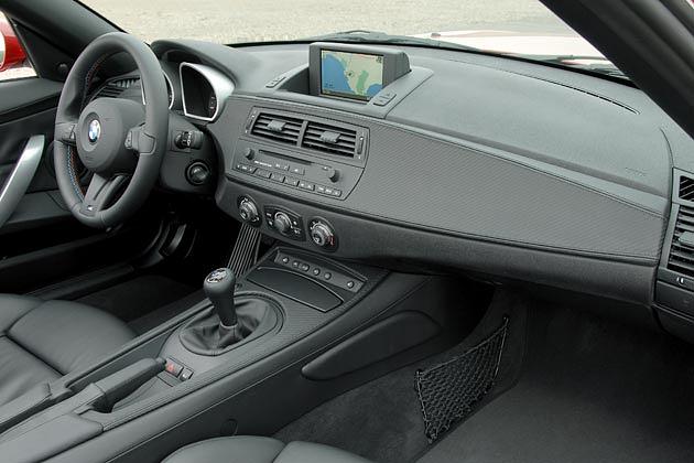 Das Cockpit ist recht sachlich und funktional gestaltet