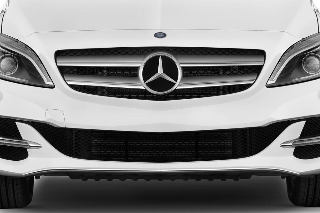 Mercedes B-Class (Baujahr 2015) Electric Drive 5 Türen Kühlergrill und Scheinwerfer