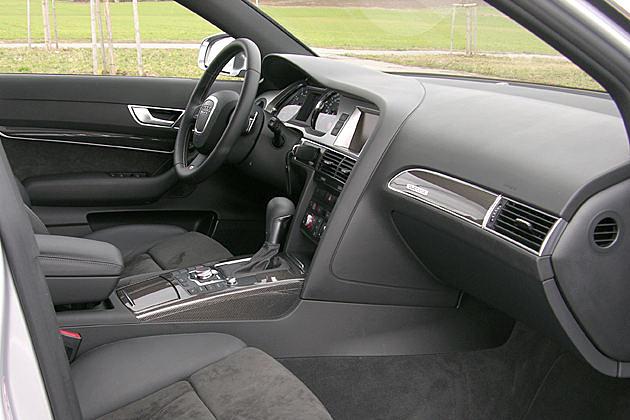 Wohlfühlen: Der S6 bietet vorn genügend Platz