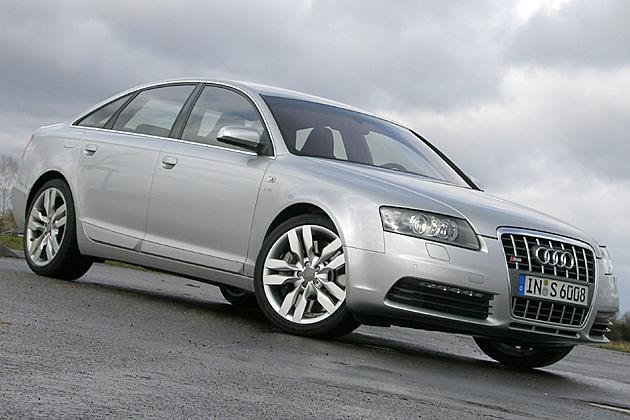 Breiter Fuß: Der S6 steht auf 265er-Reifen