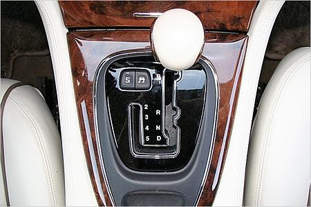 Ein außergewöhnlicher Gentleman: Der Daimler Super Eight Ein außergewöhnlicher Gentleman: Der Daimler Super Eight