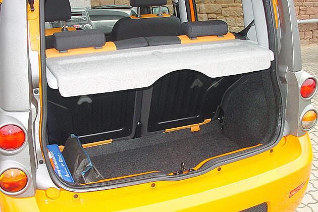 In den Kofferraum passen bei viersitziger Konfiguration 200 Liter