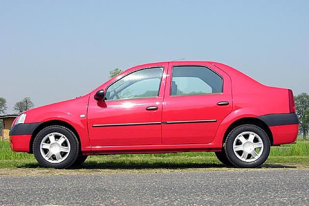 Mit 4,25 Meter Länge ist der Logan sehr kompakt und trotzdem geräumig