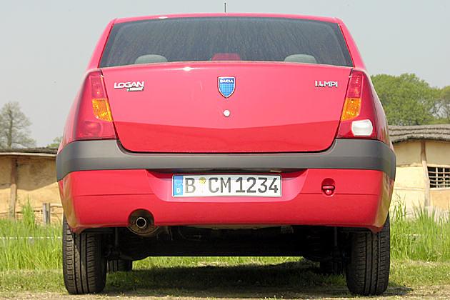 Das "Auspuffröhrchen" verliert sich fast in der Rückansicht