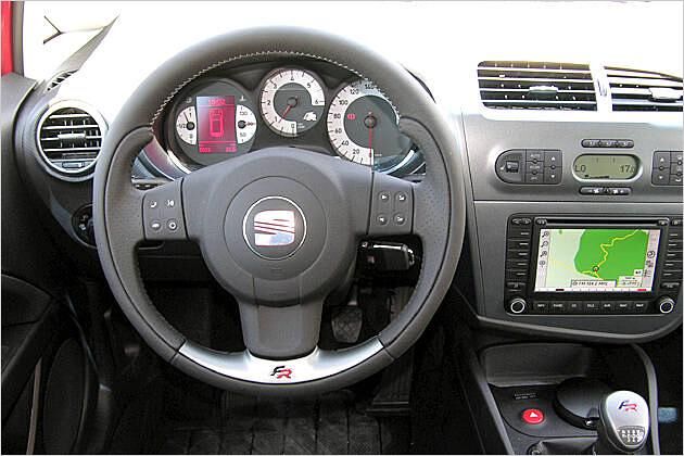 Der FR-Schriftzug zieht sich durchs ganze Auto