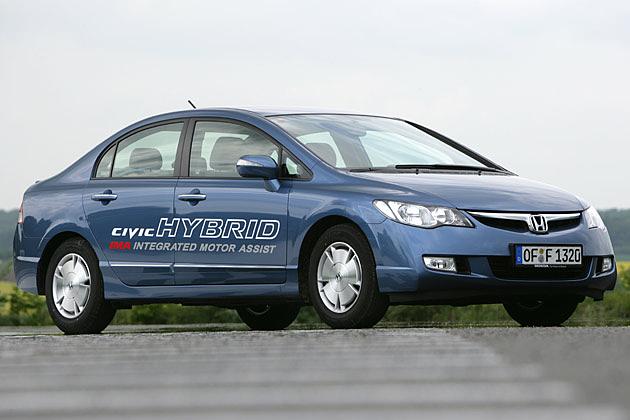 Flach und gestreckt: Die 4,55 Meter langen Limousine ist 1,43 Meter hoch