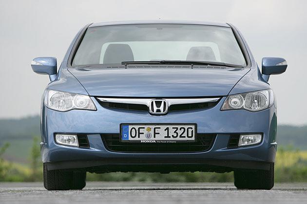 Die seitlichen Blinker sind in die Außenspiegel integriert