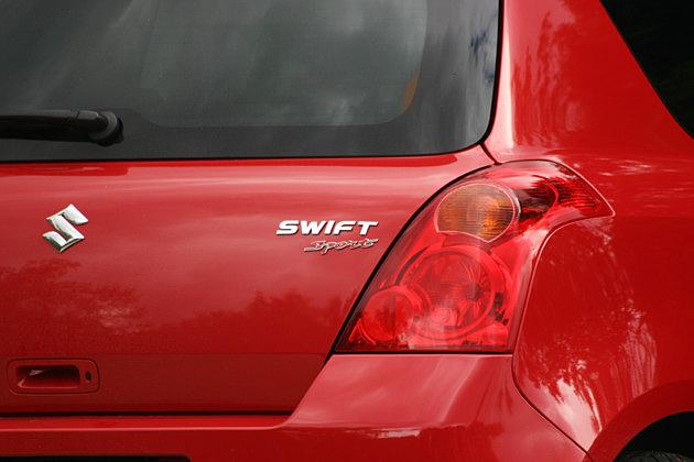 Die Heckleuchten ziehen sich bis auf die Seite vor