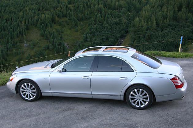 Vorn ist ein Schiebedach, hinten sind Solarzellen für die Stromversorgung untergebracht