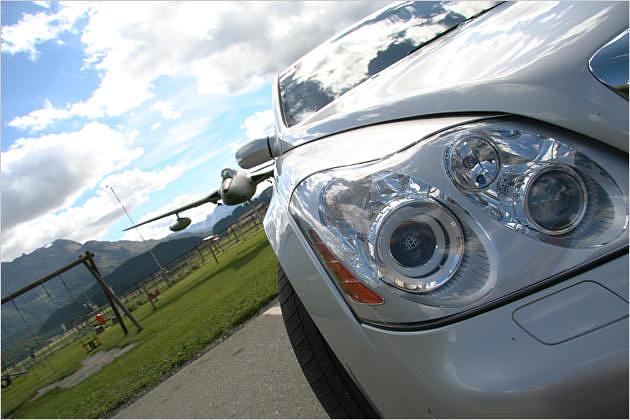 Im Scheinwerfer findet sich das MM-Signet