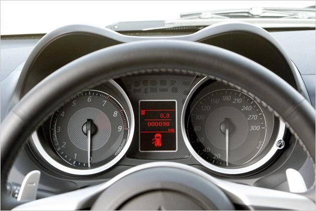 Der Tacho reicht bis 300 Stundenkilometer