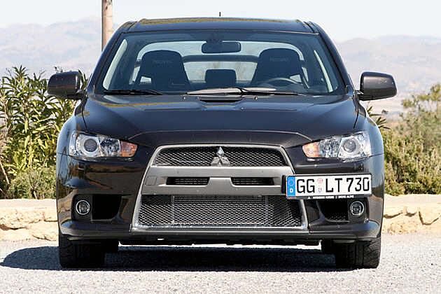 Böser Blick: Wehe der Evo taucht im Rückspiegel auf ...