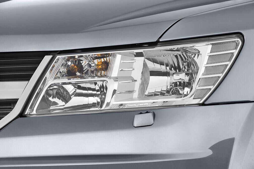 Dodge Journey (Baujahr 2010) RT 5 Türen Scheinwerfer