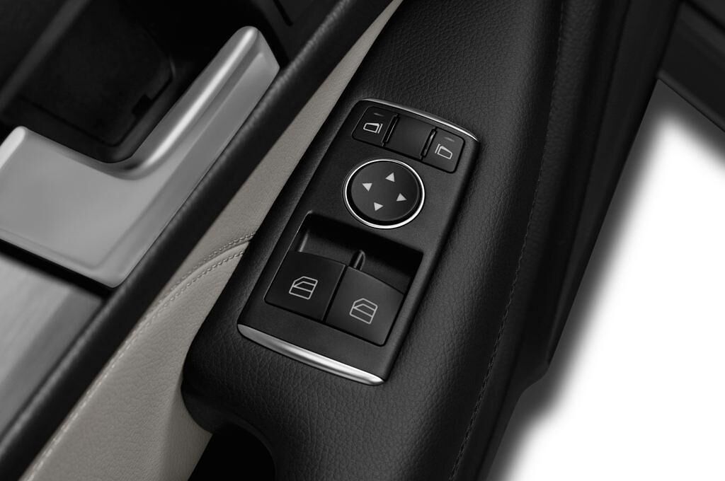 Mercedes C-Class (Baujahr 2011) - 2 Türen Bedienungselemente Tür