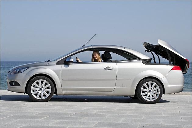 Ist das Dach geschlossen, setzt sich wieder die Kofferklappe in Bewegung