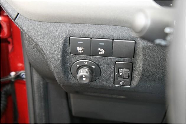 ESP ist bei der Basisversion nicht verfügbar, beim Multispace aber Serie