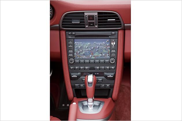 Das Navigations-Kombi-Instrument kann jetzt auch per Touchscreen bedient werden