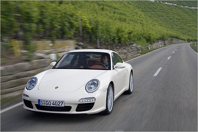 Der Grundpreis des 911 Carrera liegt bei 83.032 Euro