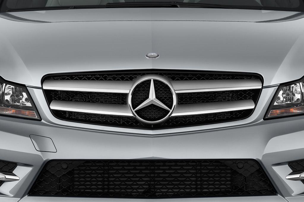 Mercedes C-Class (Baujahr 2011) - 2 Türen Kühlergrill und Scheinwerfer