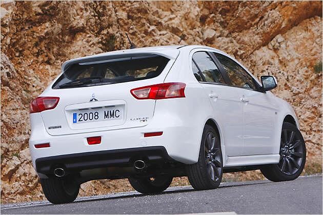 Evo-Anleihe: Der Ralliart entsorgt seine Abgase über zwei fette Endrohre