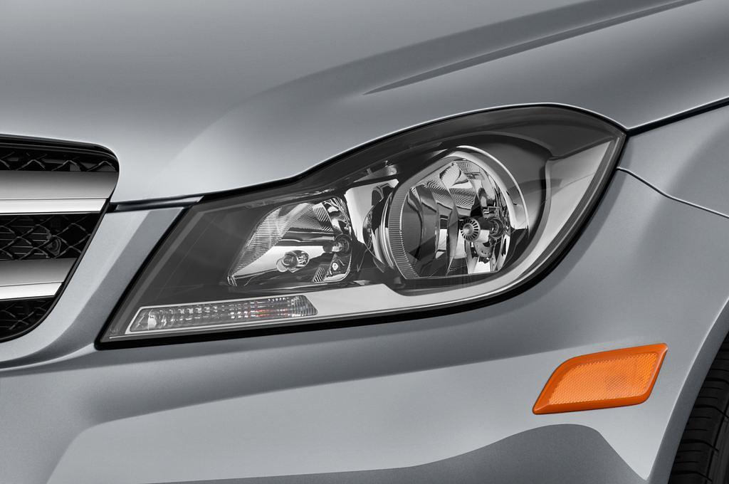 Mercedes C-Class (Baujahr 2011) - 2 Türen Scheinwerfer